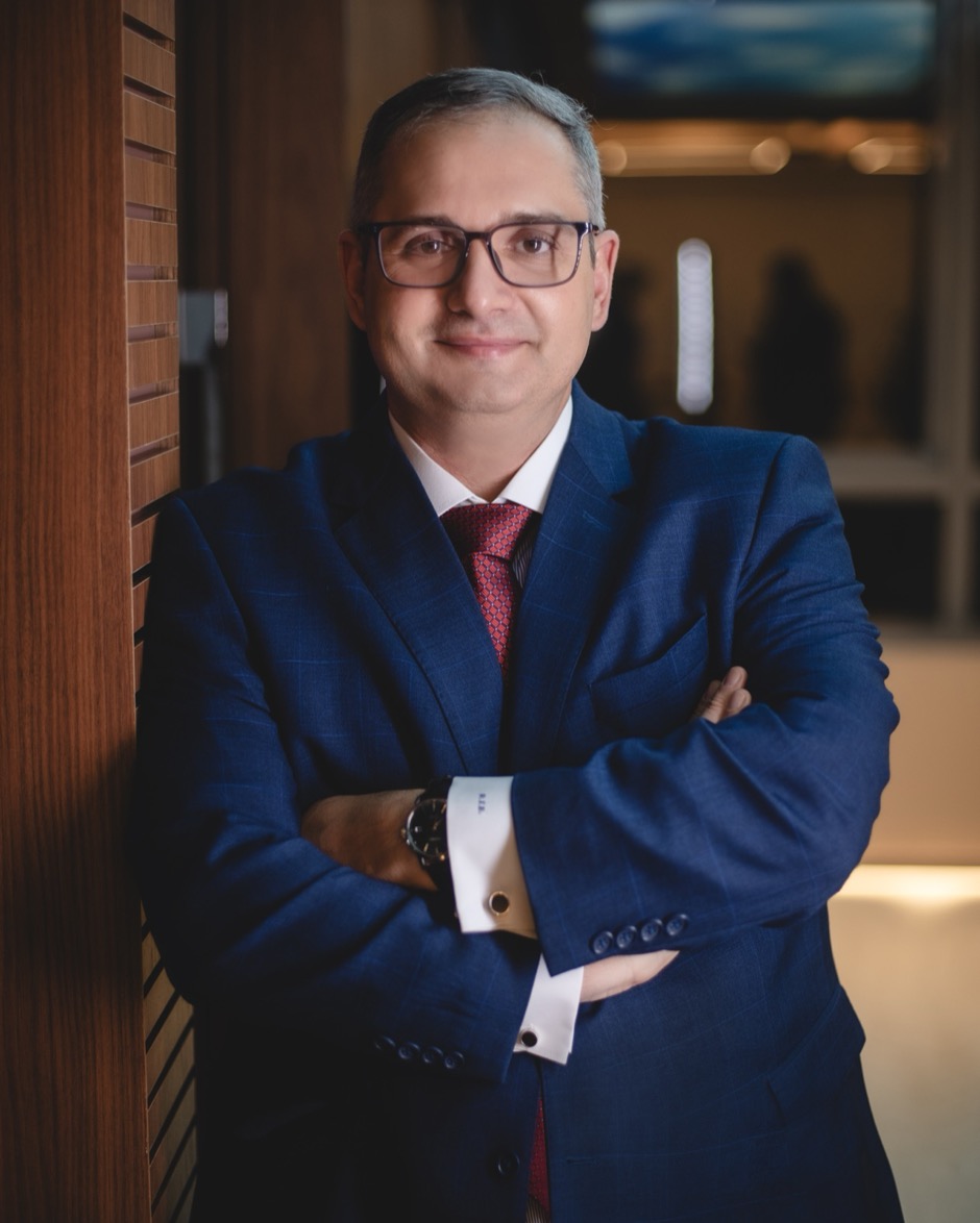 Dr. Rafael Bruns